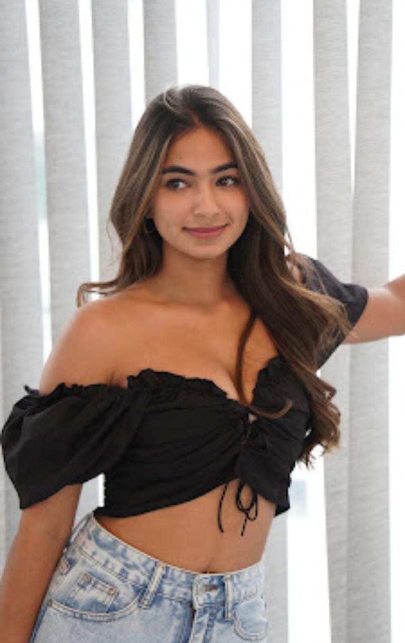 Puunz Sexy Off Shoulder Black Crop Top